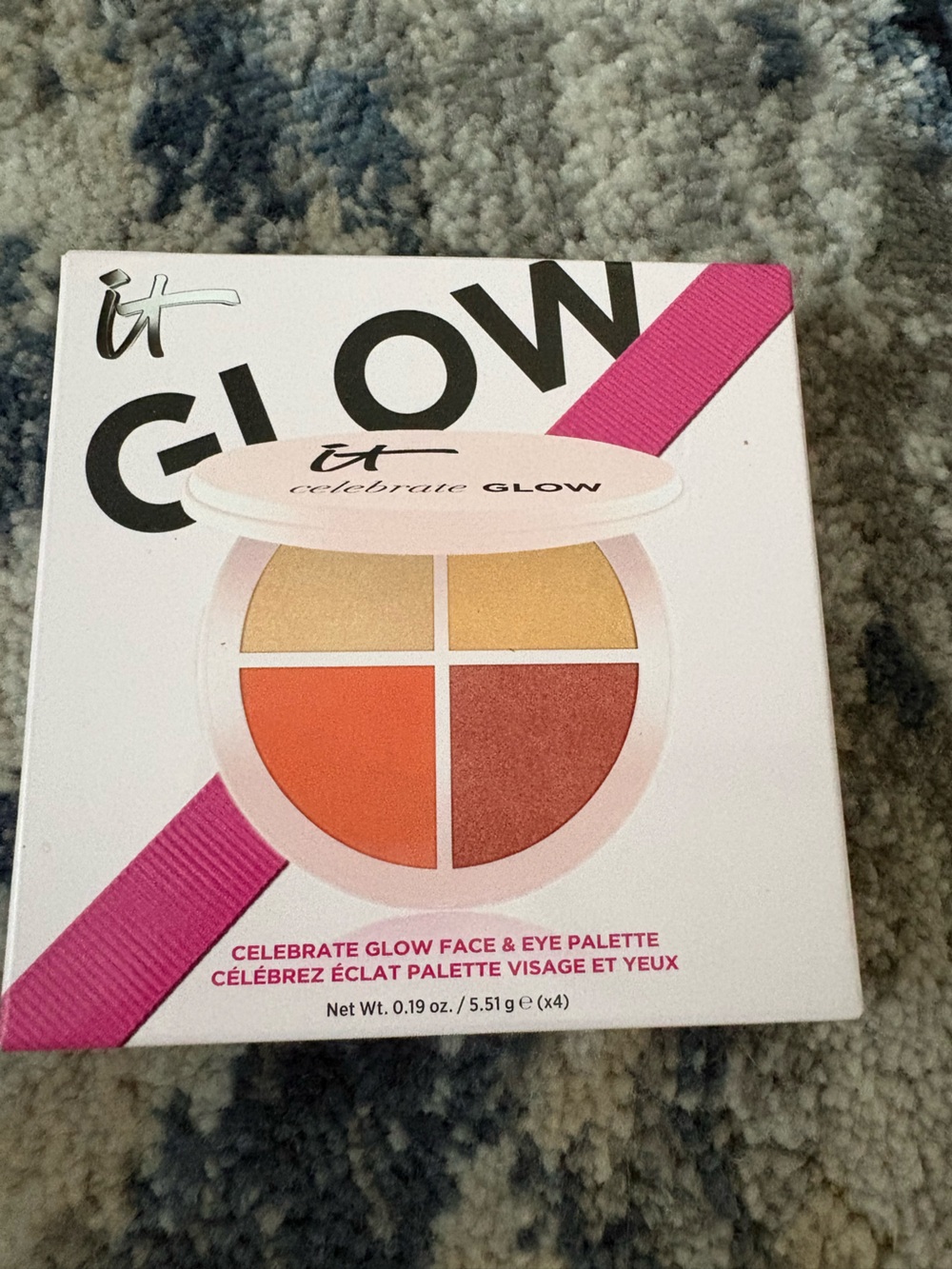 it cosmetics Celebrate Glow Palette — Peach, Gold & Coral Shades